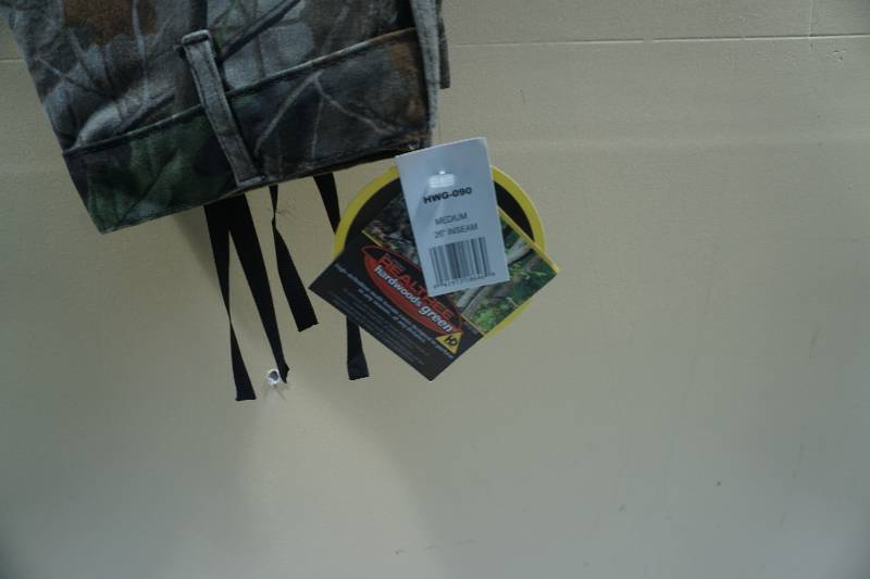 lot 189 image: Whitewater Outdoors Real Tree Hardwoods Design Camo Hunting Pants