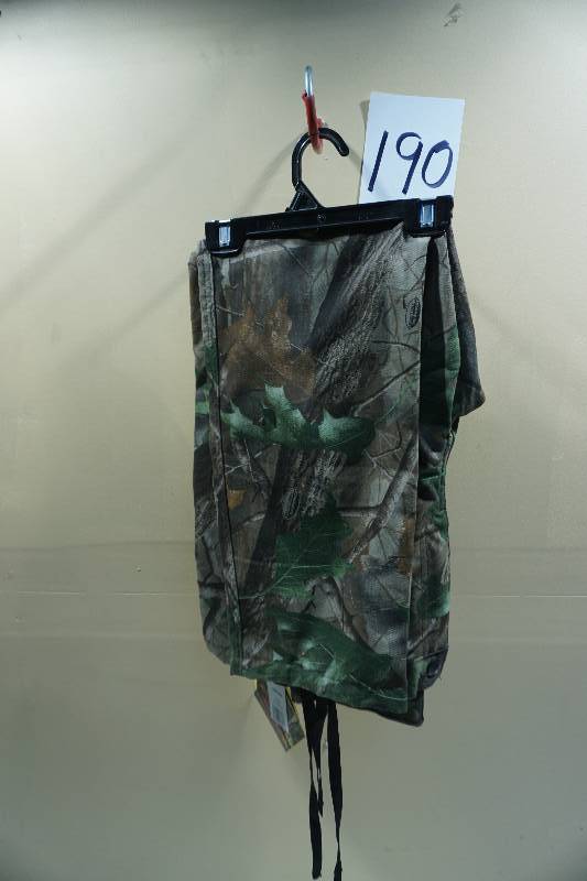 lot 190 image: Whitewater Outdoors Real Tree Hardwoods Design Camo Hunting Pants