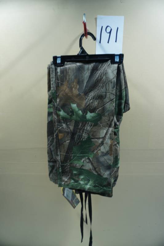 lot 191 image: Whitewater Outdoors Real Tree Hardwoods Design Camo Hunting Pants