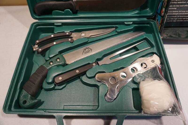 lot 251 image: Outdoor Edge Complete 12 PC Portable Game Butchering Set