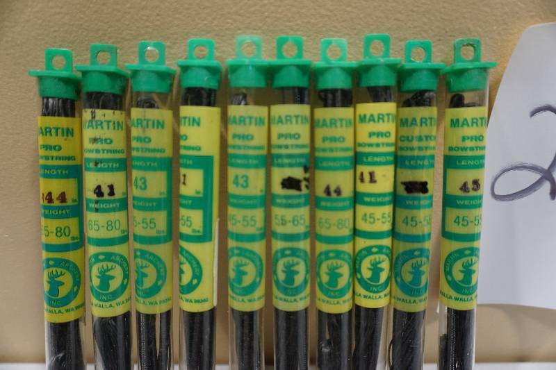 lot 285 image: Lot of 11 Martin Pro Bow Strings In Assorted Sizes