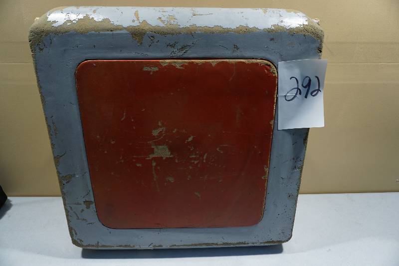 lot 292 image: McKenzie Model BHC Broad Head Archery Target