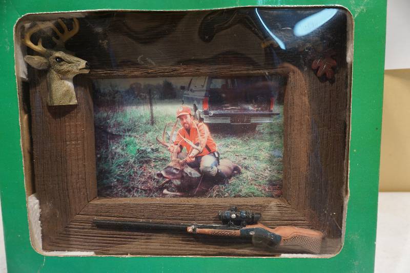 lot 298 image: Barn Wood Deer Themed Decorative  Picture Frame