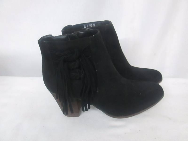 lot 53 image: Fergalicious Womens Clover Bootie
