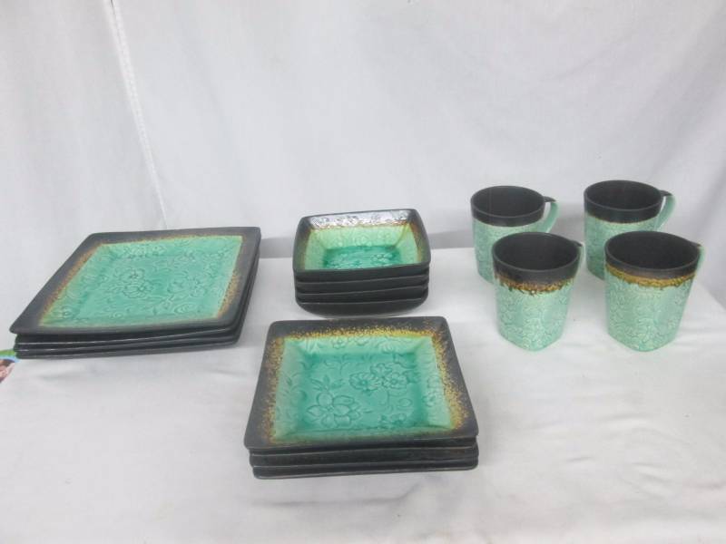 lot 45 image: McLeland Design 16-pc. Reactive Glaze Stoneware Dinnerware Set