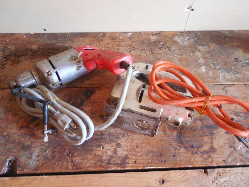 lot 16 image: ELECTRIC JIGSAW AND DRILL