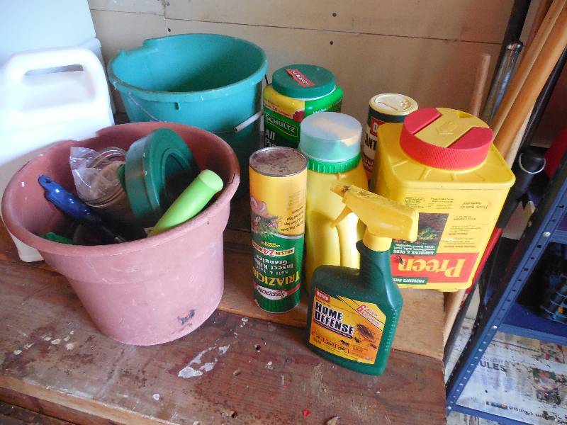 lot 25 image: (10)LOT OF WEED KILLERS