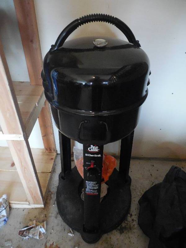 lot 30 image: PATIO CADDIE GRILL