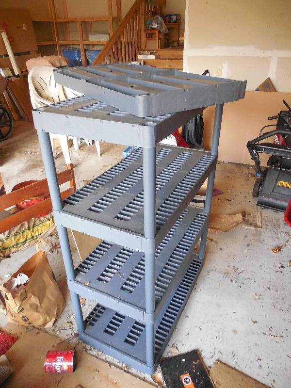 lot 32 image: 3 FOOT SHELF