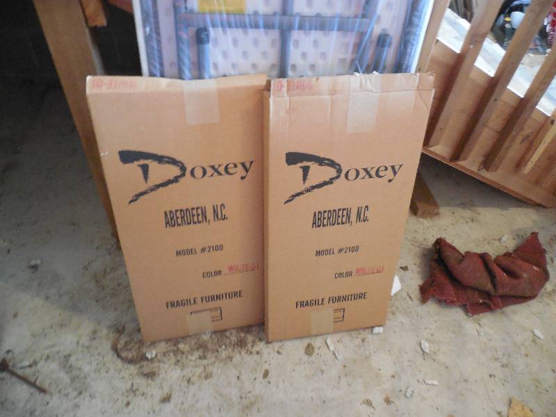 lot 34 image: (2) DOXEY CUPBOARDS