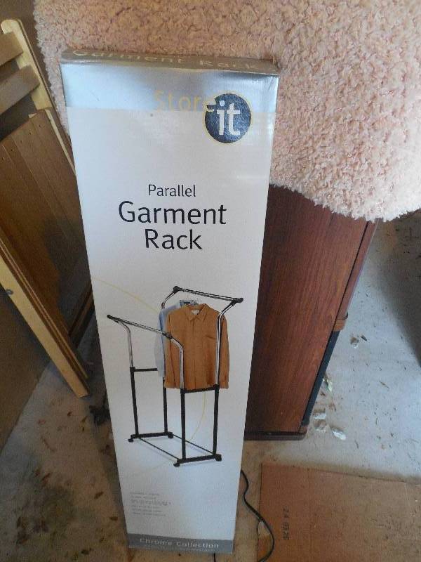 lot 40 image: GARMANT RACK