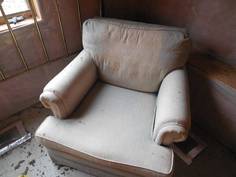 lot 43 image: CHAIR AND FOOT REST