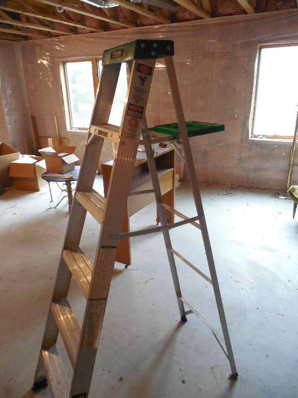 lot 51 image: GORILLA 6 FOOT STEP LADDER