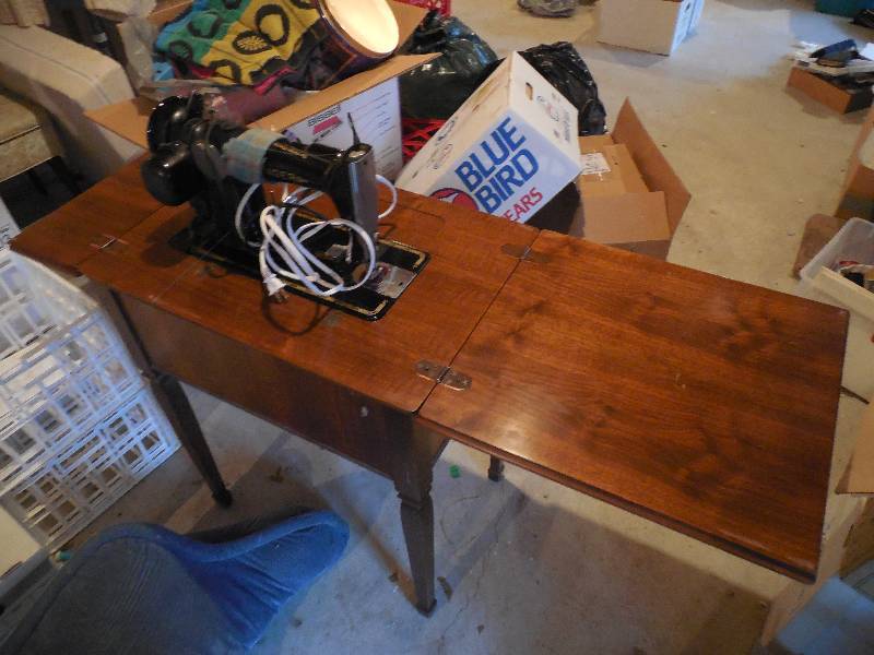 lot 62 image: SEWING MACHINE HIDEAWAY TABLE