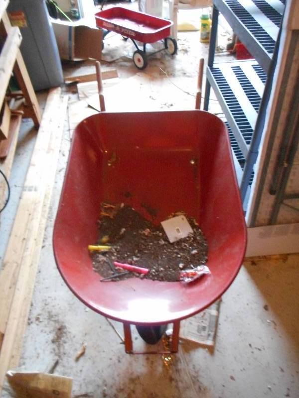 lot 3 image: WHEEL BARROW