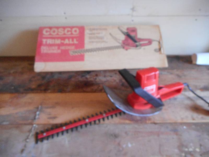 lot 8 image: COSCO HEDGE TRIMMER