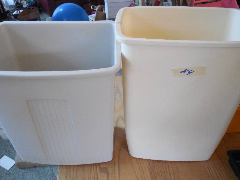 lot 84 image: (2) GARBAGE CANS