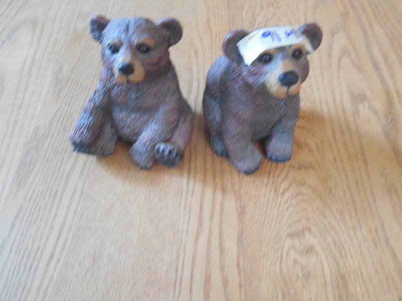 lot 91 image: LOT OF 2 CERAMIC BROWN BEARS
