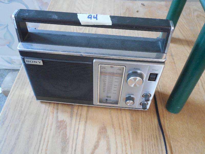 lot 94 image: SONY VINTAGE RADIO