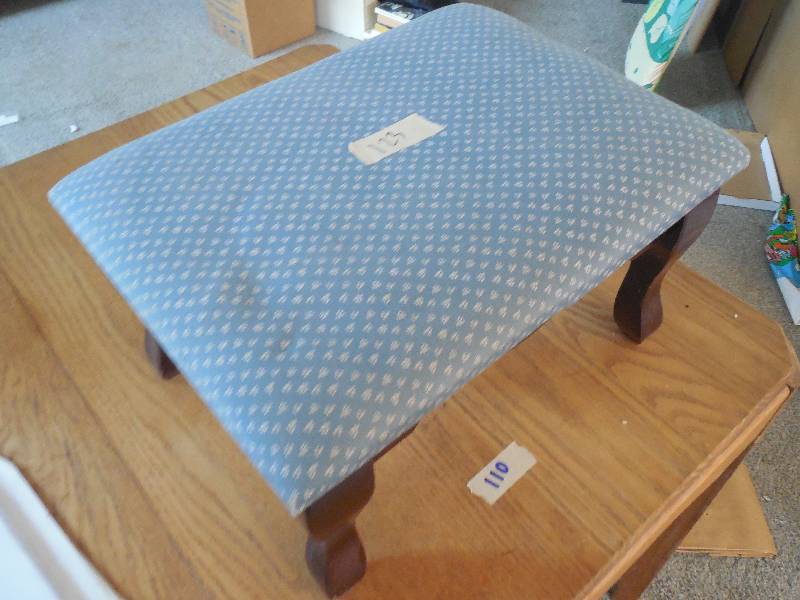 lot 123 image: BENCH