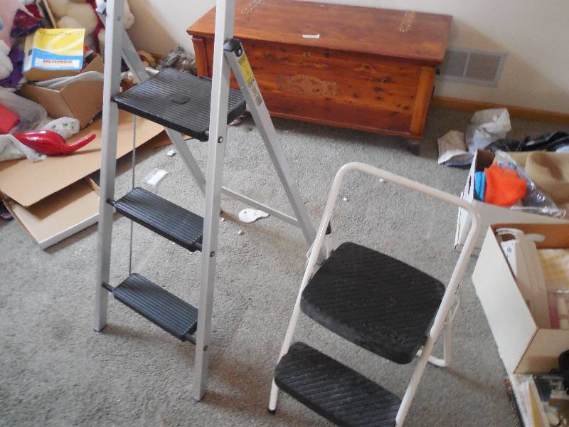 lot 129 image: STEP LADDER LOT