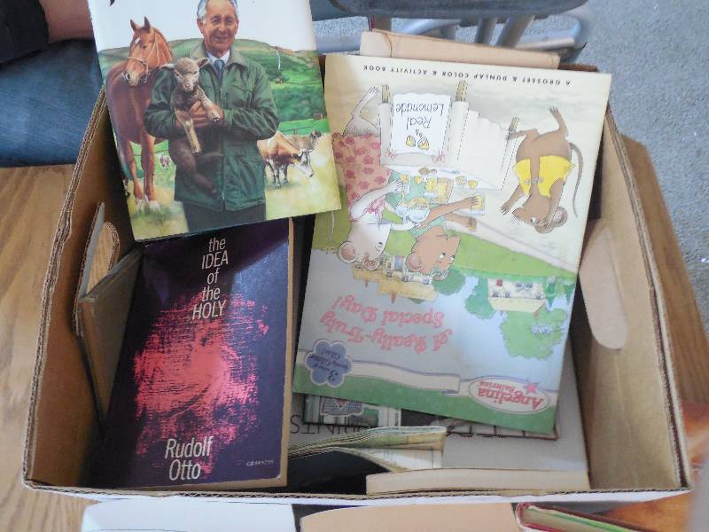 lot 130 image: MASSIVE BOOK COLLECTION LOT