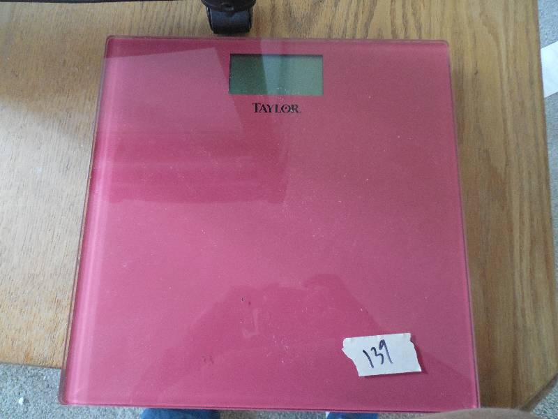 lot 139 image: TAYLOR BODY SCALE