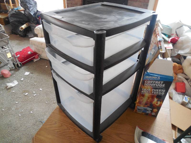 lot 140 image: 3 TIER STORAGE SHELF