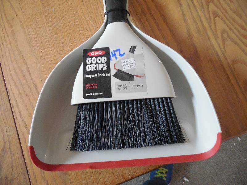 lot 142 image: GOOD GRIPS HAND BROOM