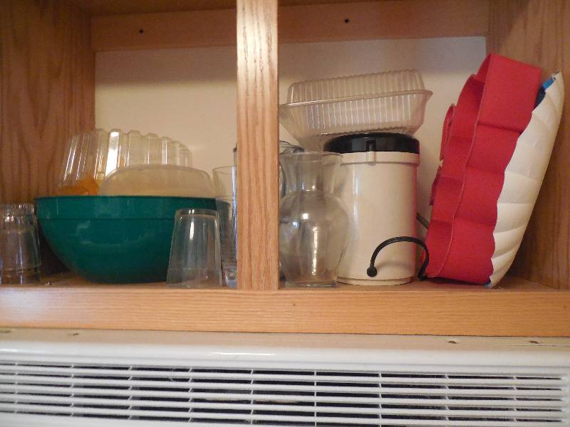 lot 173 image: ENTIRE CABINENT OF DISHES