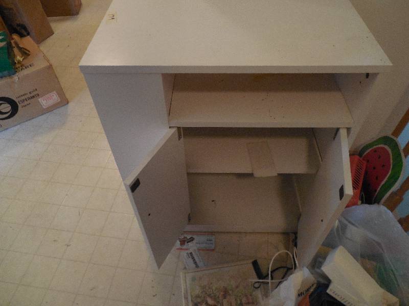 lot 179 image: 3 TIER CABINENT