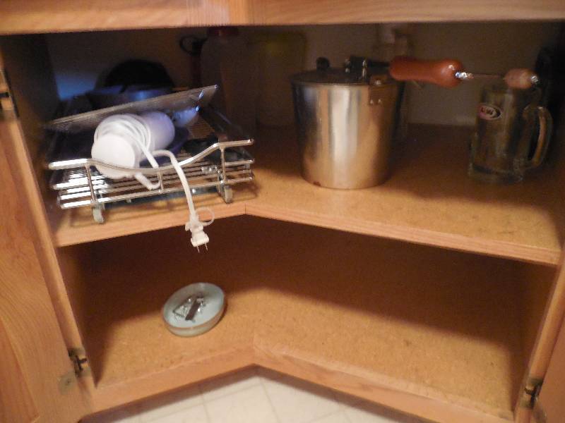 lot 180 image: CABINENT OF KITCHEN UTENSILS