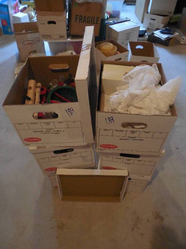 lot 189 image: (6) BOXES OF HOUSE DECORATIONS