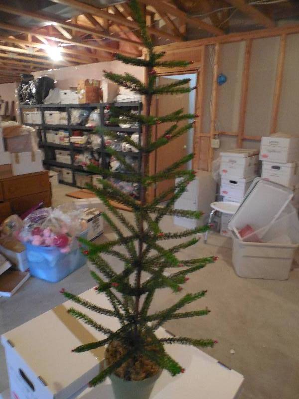 lot 191 image: 3 FOOT CHRISTMAS TREE