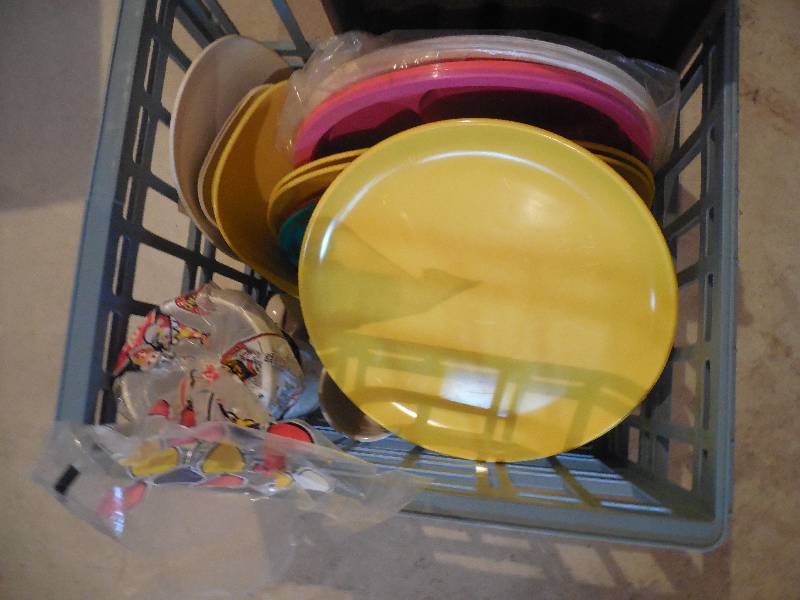 lot 193 image: PLASTIC KITCHEN WARE LOT