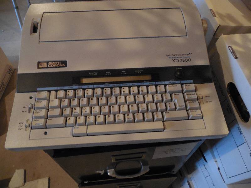 lot 194 image: SMITH CORONA XT7500 TYPEWRITER