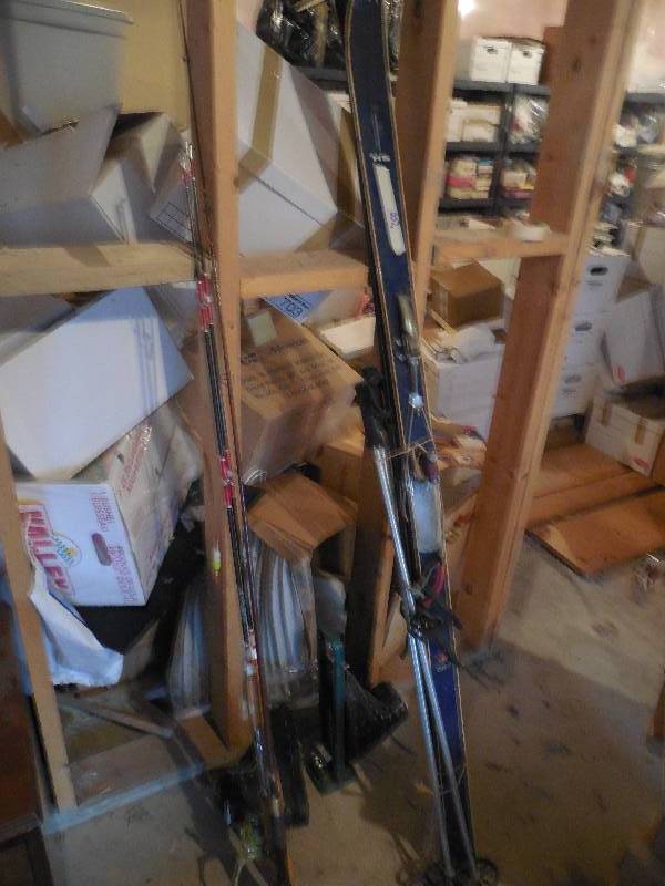 lot 200 image: LOT OF VINTAGE SKIS AND FISHING POLES