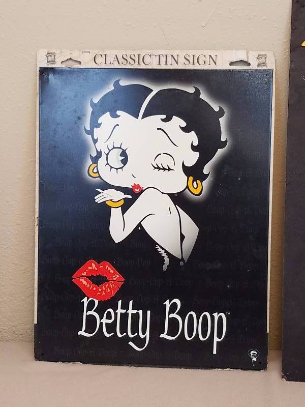 lot 12 image: Betty Boop Sign