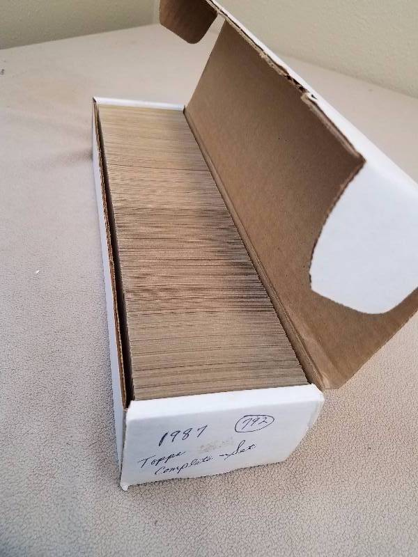 lot 22 image: Box of Baseball Cards