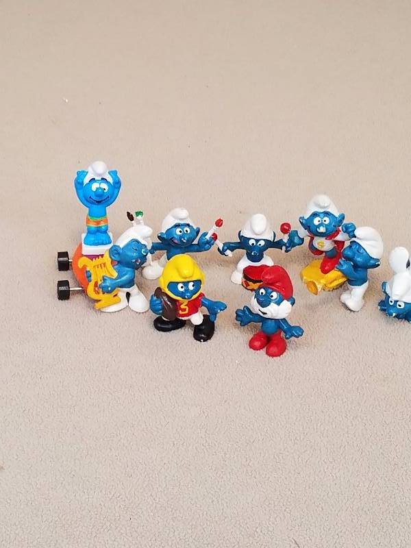 lot 26 image: Smurf Collectibles Figures