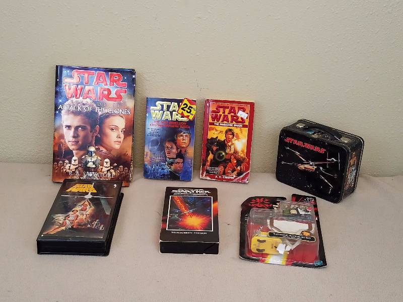 lot 27 image: Star Wars Collectible Lot