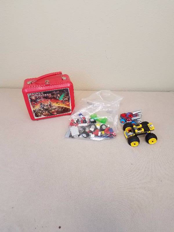 lot 30 image: Toy and Transformers Lunch Box