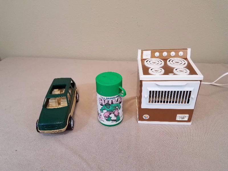 lot 36 image: Vintage Toy and Thermos lot