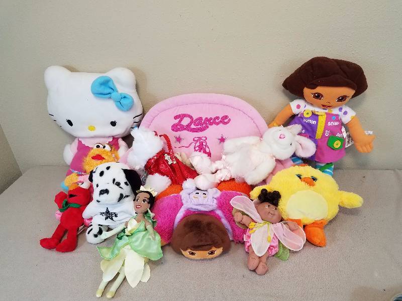 lot 45 image: Box of Collectible Stuff Toys