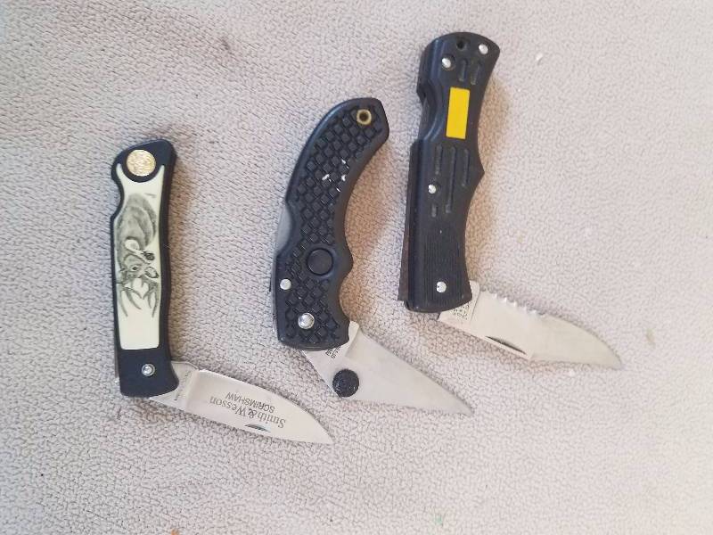 lot 80 image: Lot of Knives