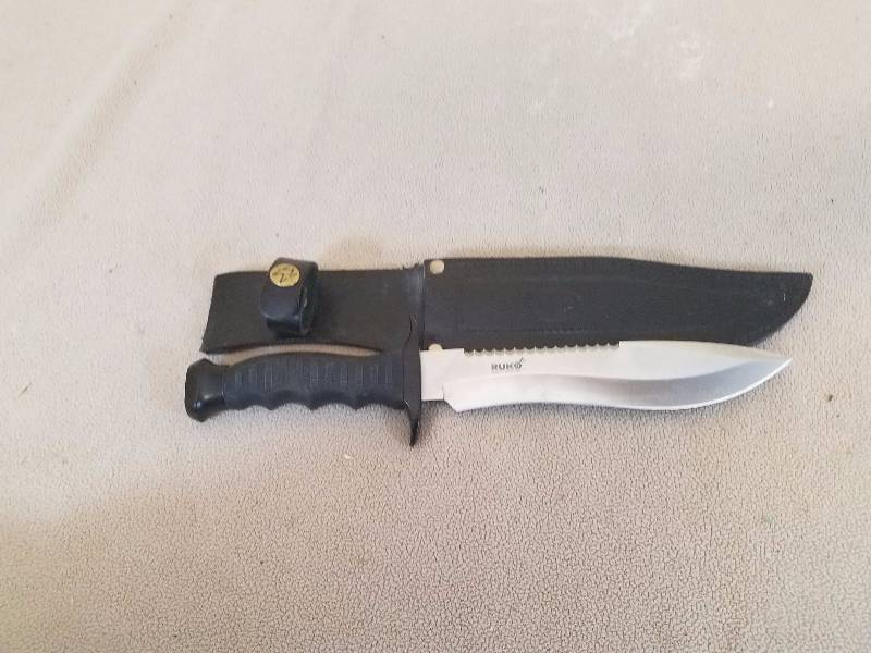 lot 81 image: Muela Knife