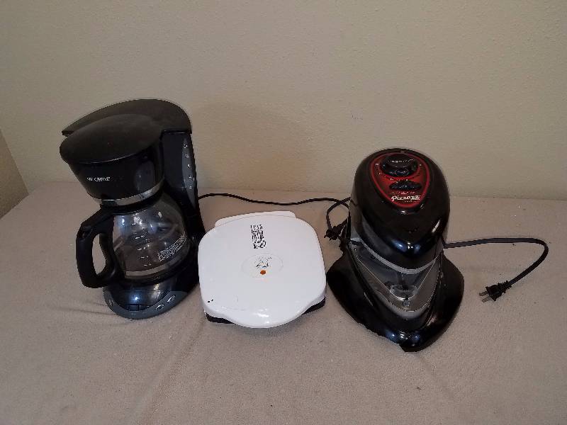 lot 90 image: Lot of Small Appliances