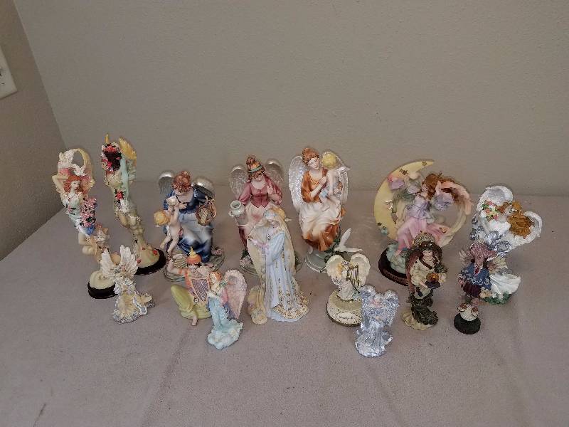 lot 93 image: Lot of Ceramic Angels