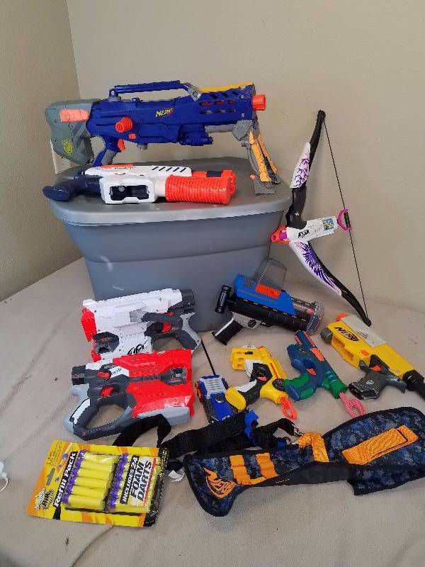 lot 94 image: Tote of Nerf Guns