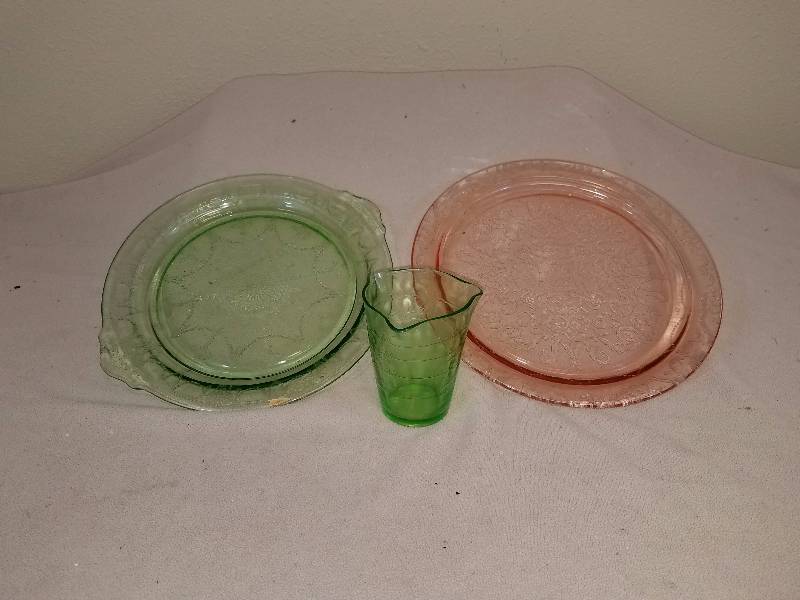 lot 97 image: Mixed Depression Glass Lot